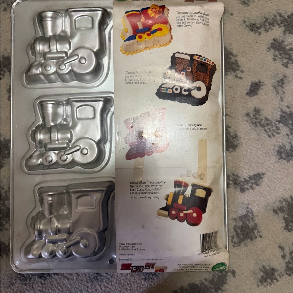 Wilton Train-Themed Cake Mold Set - Picture 2 of 5